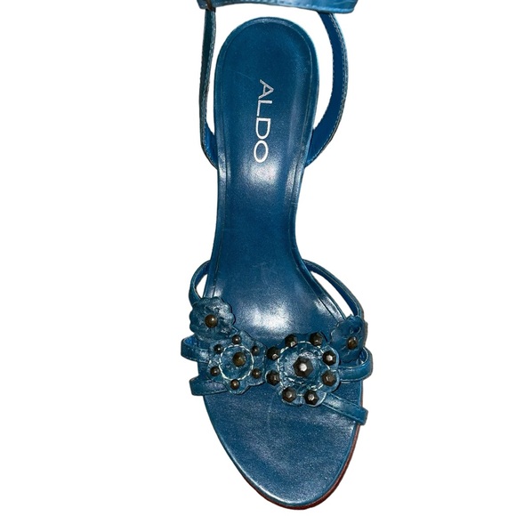 Vintage ALDO | size 7 | leather heel | ankle strap buckle - Picture 5 of 6